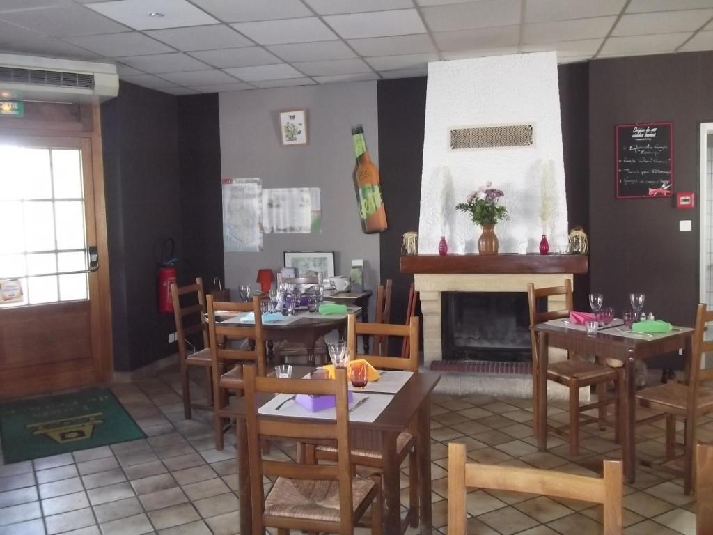 Hotel Des Cotes De Meuse Saint-Maurice-sous-les-Côtes Esterno foto