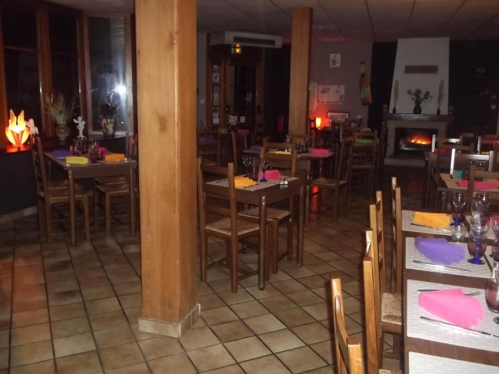 Hotel Des Cotes De Meuse Saint-Maurice-sous-les-Côtes Esterno foto